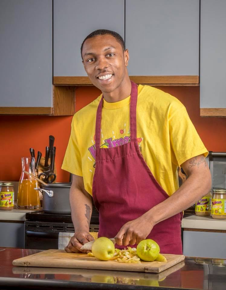 32405642_10213730641793200_999194046578556928_n Ethan Holmes slicing apples